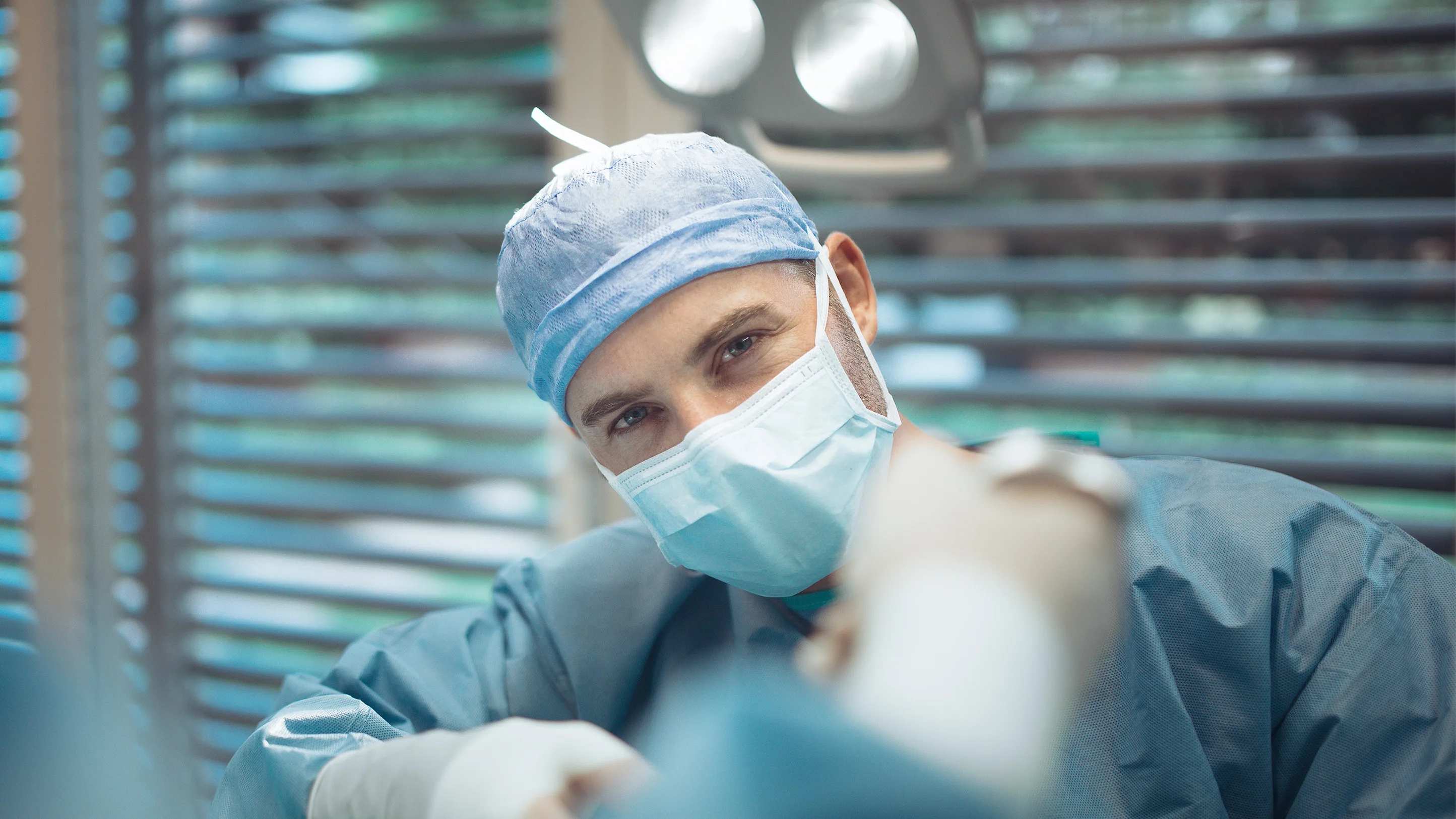 Dr. Rüger in der Operation - Chirurgische Exzellenz